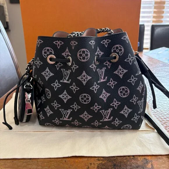 Louis Vuitton Mahina Flight Mode Bella w/ round pouchette Black & pink - Picture 4 of 5